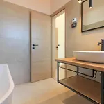 Modern With Private Pool In Pula
