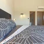 Modern With Private Pool In Pula