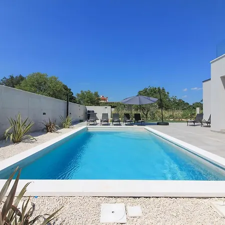 Modern With Private Pool In * Πούλα