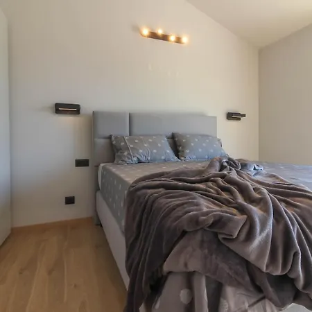 Βίλα Modern With Private Pool In Πούλα