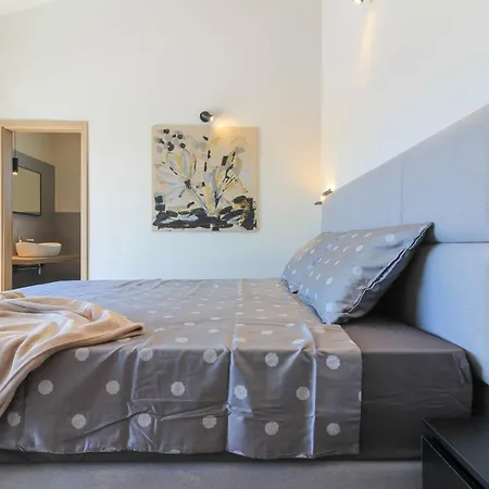 Modern With Private Pool In Πούλα