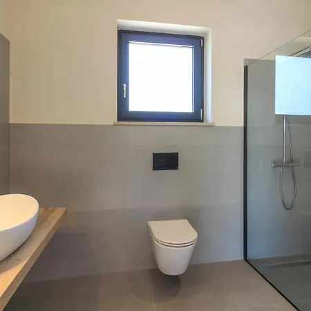 Modern With Private Pool In Πούλα