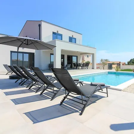 Modern With Private Pool In 别墅