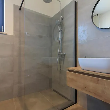 Βίλα Modern With Private Pool In Πούλα