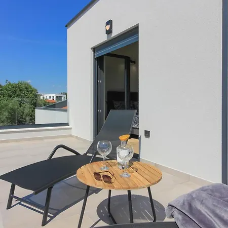 Modern With Private Pool In Πούλα