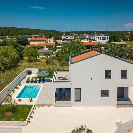 别墅 Modern With Private Pool In *