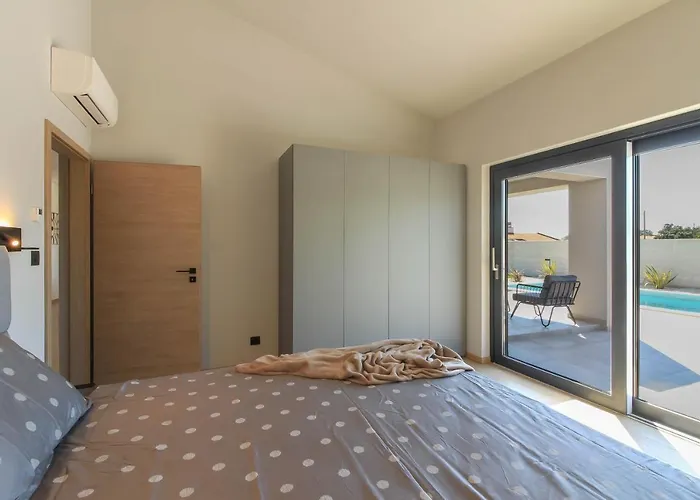 Modern With Private Pool In 别墅 *