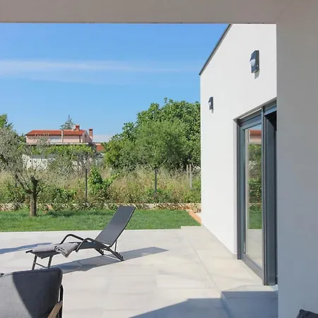 Modern With Private Pool In Villa Pula
