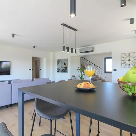 Modern With Private Pool In Villa Pula