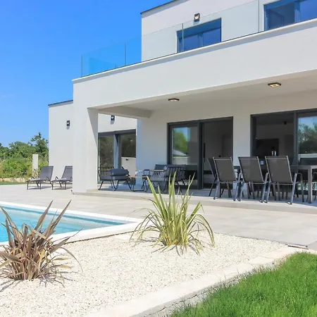 Modern With Private Pool In فيلة بولا