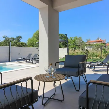 Modern With Private Pool In * بولا