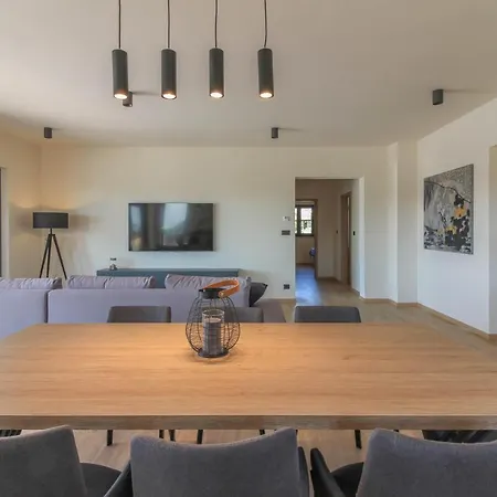 Modern With Private Pool In Pula