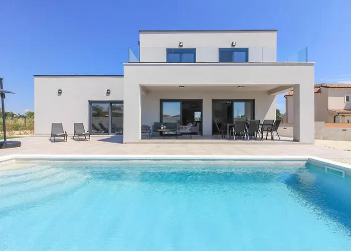 Vila Modern With Private Pool In