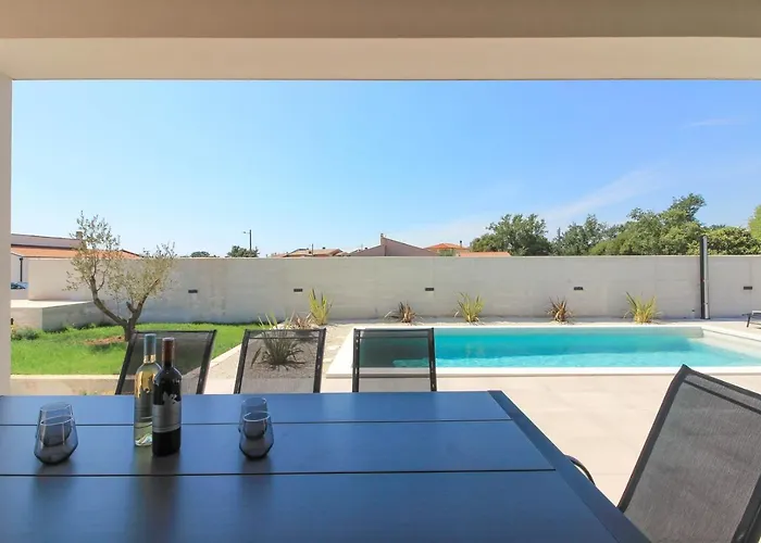 Modern With Private Pool In Vila *