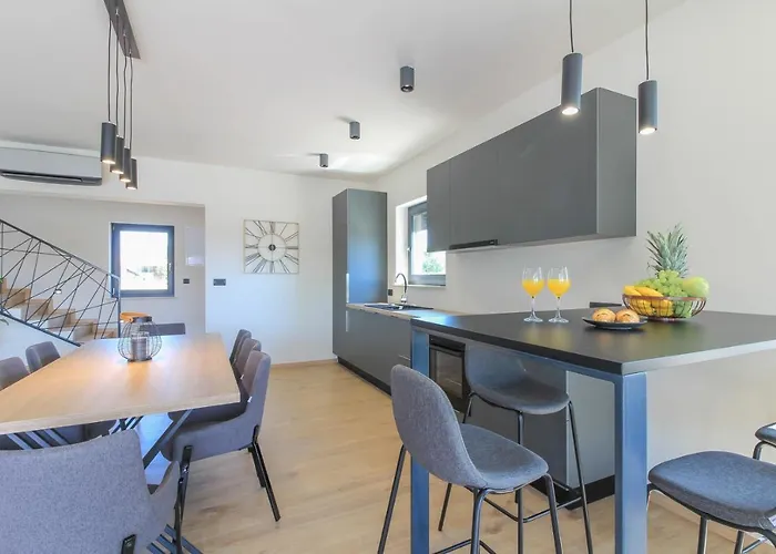 Modern With Private Pool In Willa