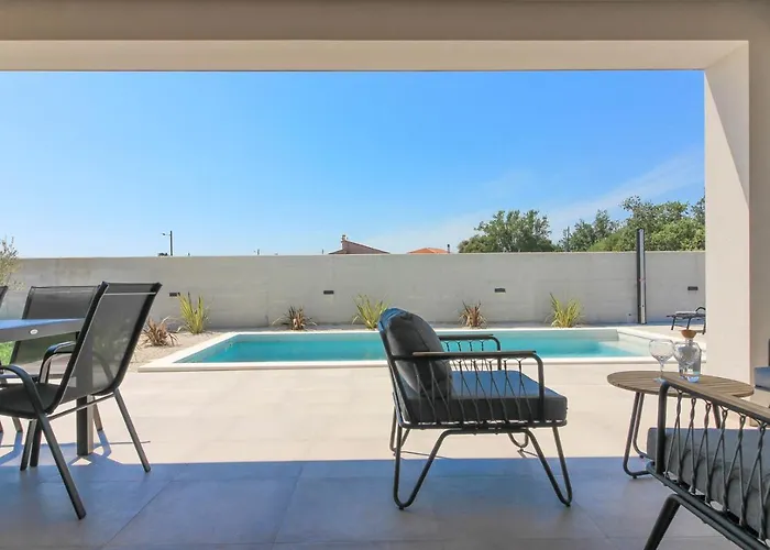 Vila Modern With Private Pool In *