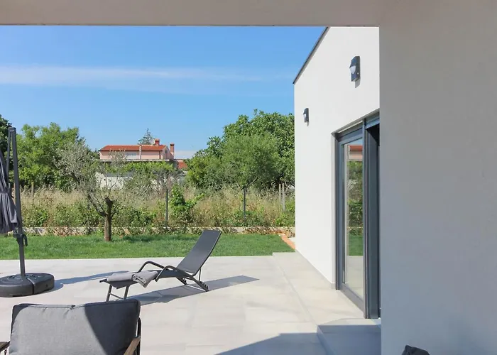 Modern With Private Pool In Vila Pula