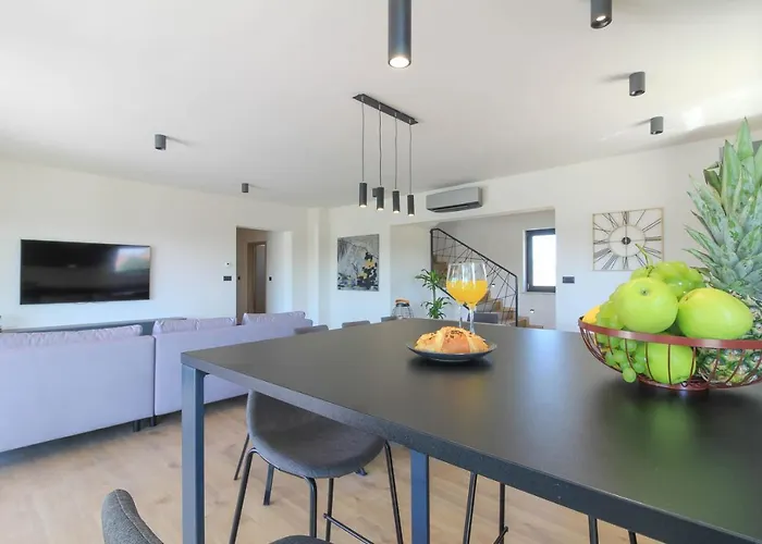 Modern With Private Pool In Vila Pula