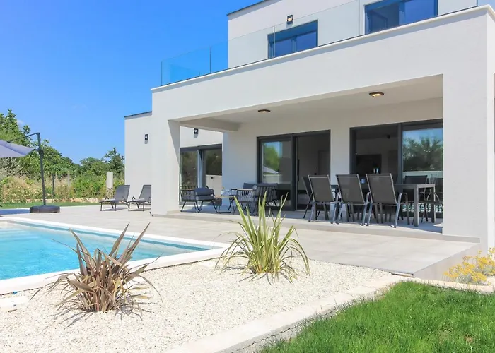 Modern With Private Pool In Vila Pula