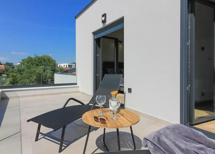Modern With Private Pool In Pula